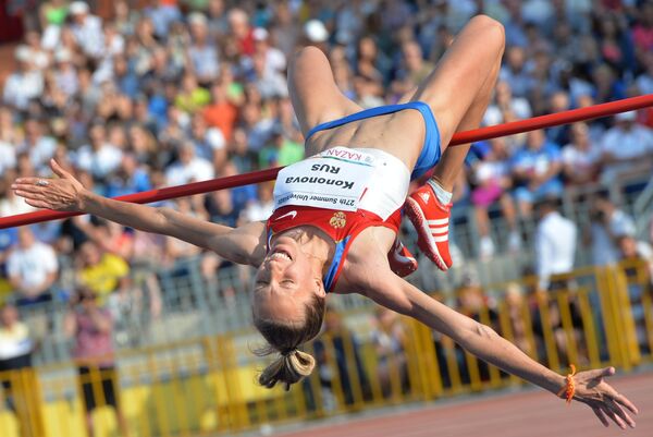 Евгения Кононова (Россия) в финальных соревнованиях по прыжкам в высоту Евгения Кононова (Россия) в финальных соревнованиях по прыжкам в высоту