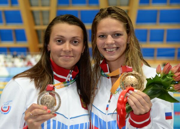 Валентина Артемьева и Юлия Ефимова (слева направо) Валентина Артемьева и Юлия Ефимова (слева направо)