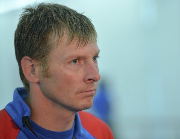 Бобслеист Александр Зубков во время интервью на тренировке сборной России по бобслею и скелетону Бобслеист Александр Зубков во время интервью на тренировке сборной России по бобслею и скелетону