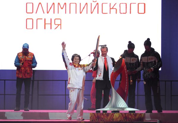 Валентина Терешкова во время церемонии зажжения чаши Валентина Терешкова во время церемонии зажжения чаши