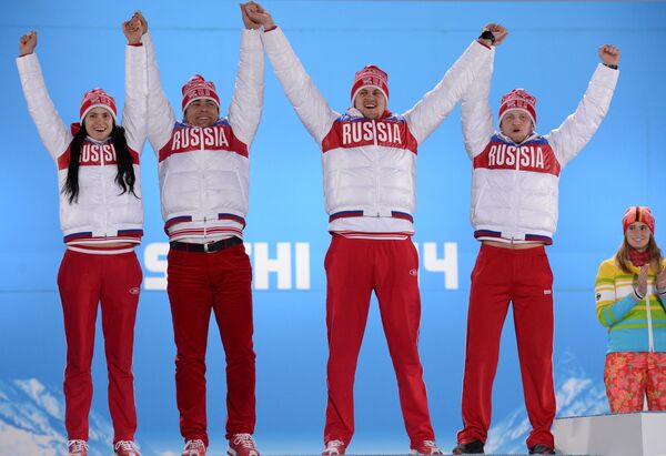 Сборная России по санному спорту Татьяна Иванова, Альберт Демченко, Александр Денисьев и Владислав Антонов (Россия) Сборная России по санному спорту Татьяна Иванова, Альберт Демченко, Александр Денисьев и Владислав Антонов (Россия)