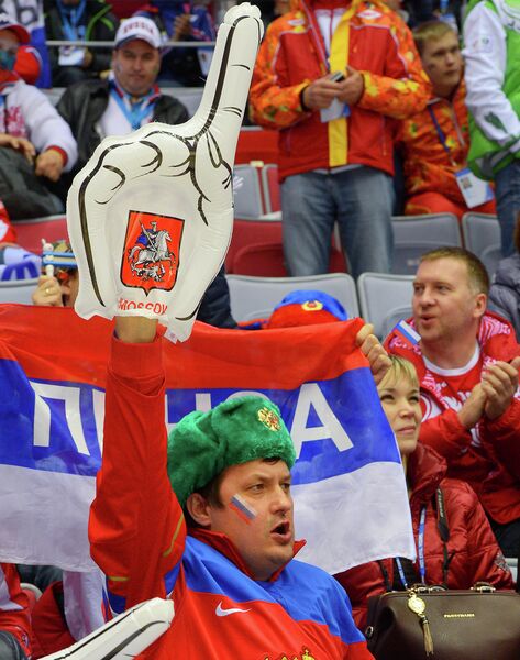 Болельщик сборной России перед началом матча с финнами Болельщик сборной России перед началом матча с финнами