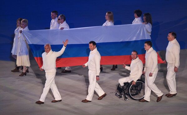 Римма Баталова (первая слева на дальнем плане) Римма Баталова (первая слева на дальнем плане)