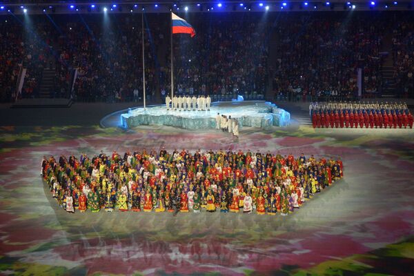 Поднятие национального флага России на церемонии открытия XI зимних Паралимпийских игр в Сочи Поднятие национального флага России на церемонии открытия XI зимних Паралимпийских игр в Сочи