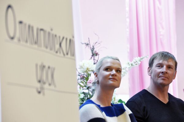 Светлана Хоркина и Александр Зубков на Олимпийском уроке в гимназии №7 города Казани Светлана Хоркина и Александр Зубков на Олимпийском уроке в гимназии №7 города Казани