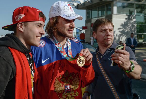 Андрей Зубарев (в центре) Андрей Зубарев (в центре)
