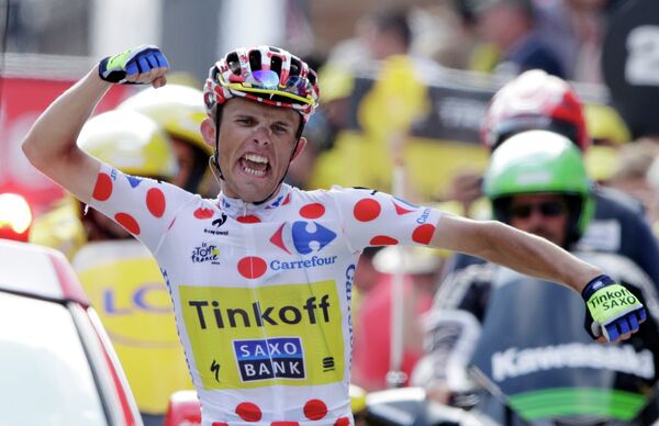 Велогонщик команды Tinkoff-Saxo Рафал Майка на финише семнадцатого этапа Тур де Франс Велогонщик команды Tinkoff-Saxo Рафал Майка на финише семнадцатого этапа Тур де Франс