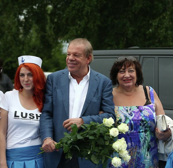 Киров Липман (в центре) Киров Липман (в центре)