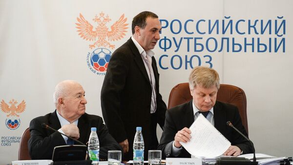 Первый вице-президент РФС Никита Симонян, президент ПФК ЦСКА Евгений Гинер и Президент Российского футбольного союза (РФС) Николай Толстых (слева направо) Первый вице-президент РФС Никита Симонян, президент ПФК ЦСКА Евгений Гинер и Президент Российского футбольного союза (РФС) Николай Толстых (слева направо)