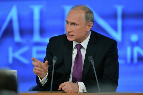 Президент России Владимир Путин перед началом десятой большой ежегодной пресс-конференции Президент России Владимир Путин перед началом десятой большой ежегодной пресс-конференции