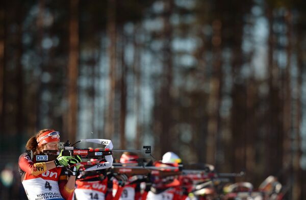 Спортсменки на огневом рубеже Спортсменки на огневом рубеже