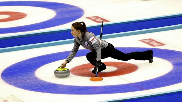 Скип сборной России по керлингу Анна Сидорова во время матча чемпионата мира Скип сборной России по керлингу Анна Сидорова во время матча чемпионата мира