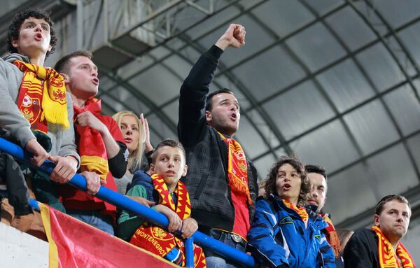 Болельщики в матче отборочного турнира чемпионата Европы 2016 между сборными Черногории и России Болельщики в матче отборочного турнира чемпионата Европы 2016 между сборными Черногории и России