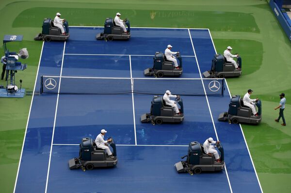 Подготовка корта к финальному матчу мужского финала U.S. Open - 2015 Подготовка корта к финальному матчу мужского финала U.S. Open - 2015