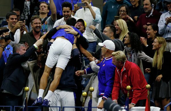 Радость Новака Джоковича после победы над Роджером Федерером в финале US Open-2015 Радость Новака Джоковича после победы над Роджером Федерером в финале US Open-2015