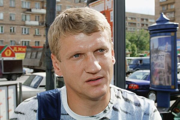 Член сборной команды России по футболу, игрок команды Ротор (Волгоград) Валерий Есипов, 2003 год Член сборной команды России по футболу, игрок команды Ротор (Волгоград) Валерий Есипов, 2003 год
