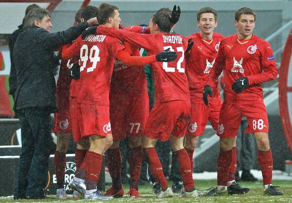 Игроки Рубина радуются забитому голу Игроки Рубина радуются забитому голу