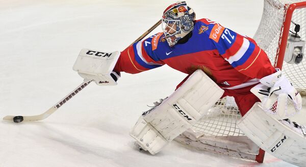 Вратарь сборной России Сергей Бобровский Вратарь сборной России Сергей Бобровский
